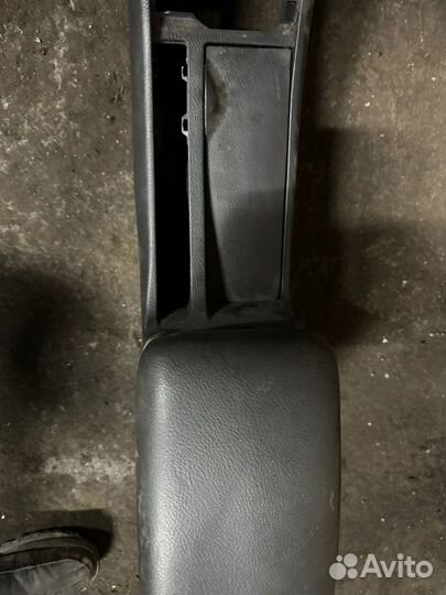 Центральная консоль с подлокотником Lifan Solano