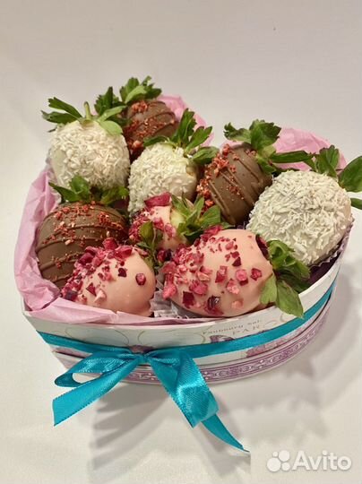 Съедобные букеты из клубники