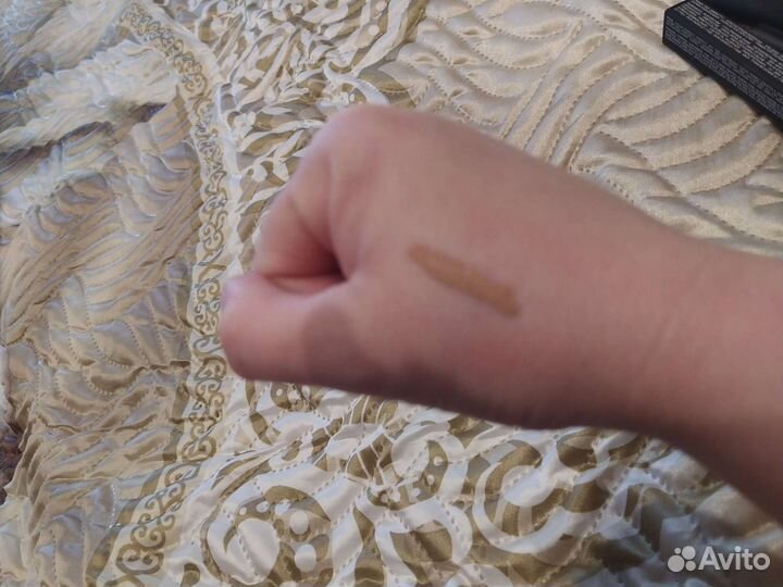 База под тени nars в оттенке Medium-dark, новая