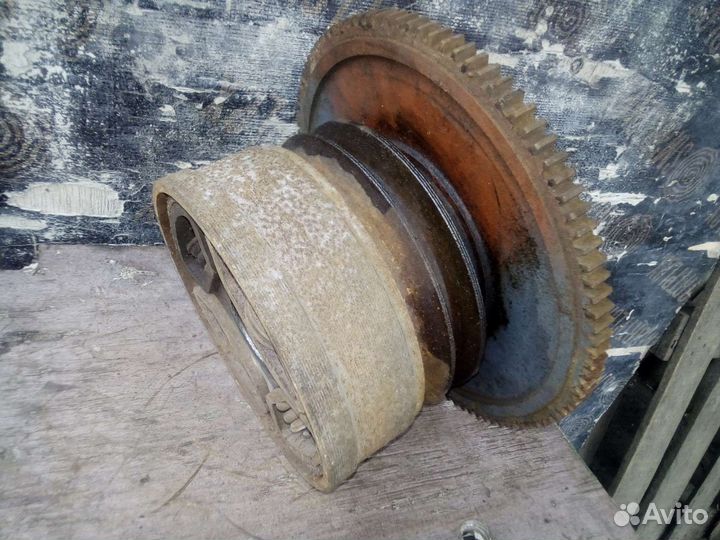 Маховик с центробежным сцеплением