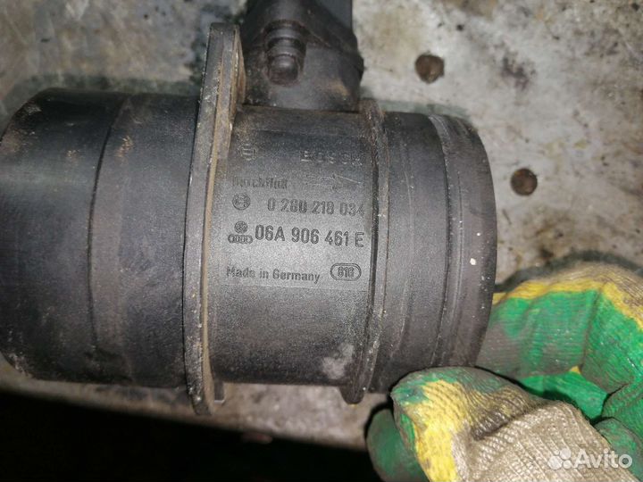 Расходомер Ауди Фольксваген 06A906461E