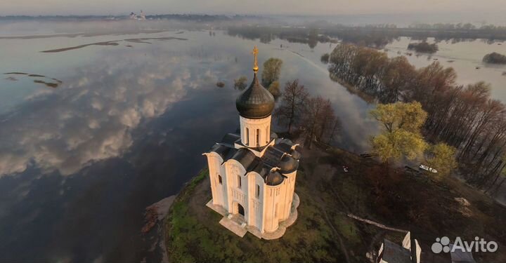 Сплав на разливе у храма Покрова на Нерли