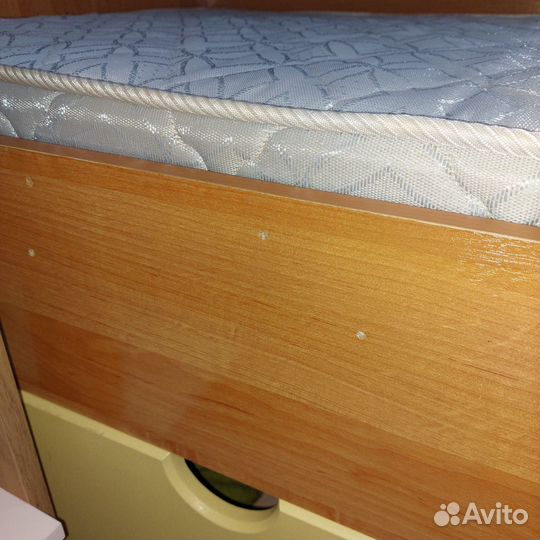 Детская кровать с матрасом