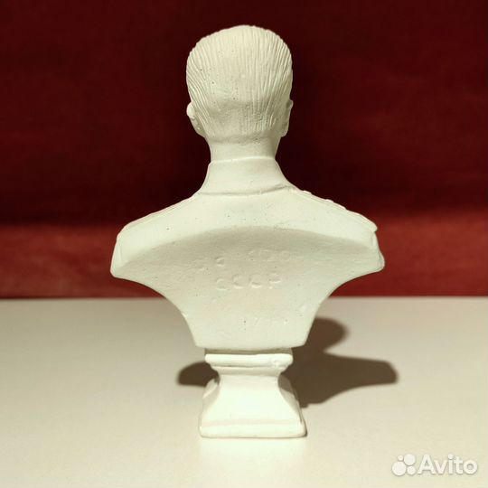 Гипсовый бюст И. В. Сталина