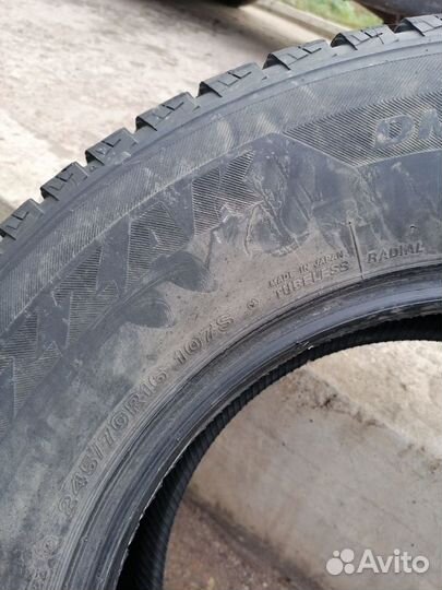 Bridgestone Blizzak DM-V2 245/70 R16