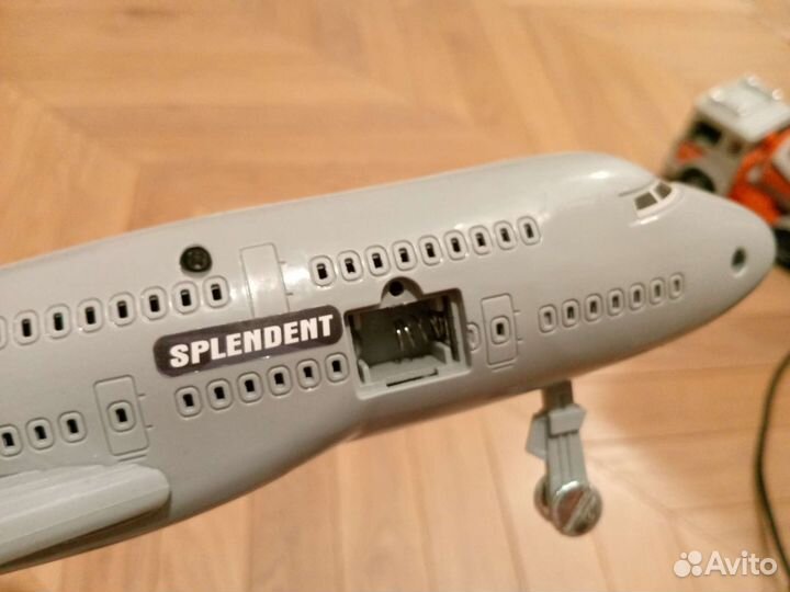 Игрушечный самолёт