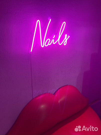 Неоновая вывеска Nails новая