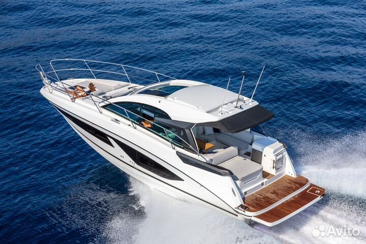 Моторная яхта Beneteau Gran Turismo 36