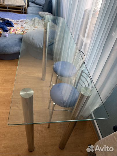 Барная стойка со стульями