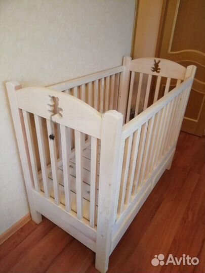 Детская кроватка из массива кедра