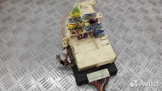 Блок предохранителей chrysler sebring 2 (81Z08M101