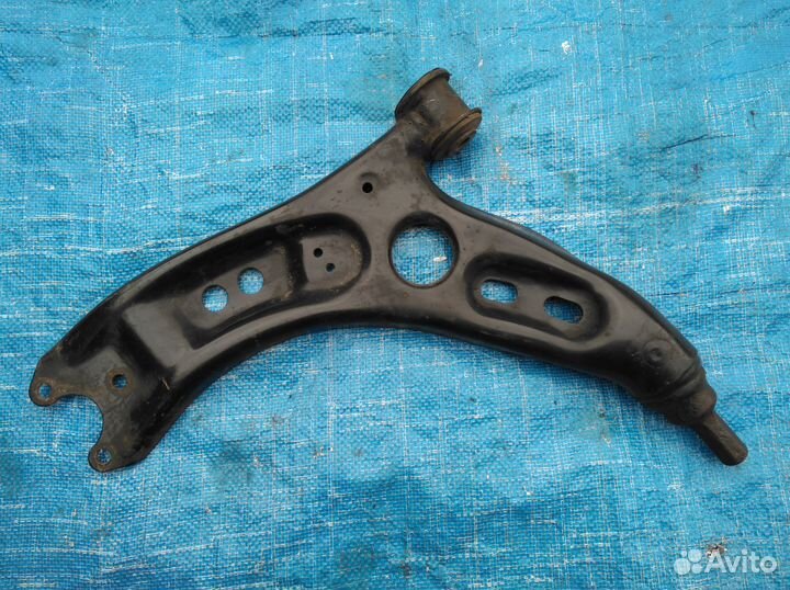 Рычаг передний левый 1K0407165C Шкода Октавия А5