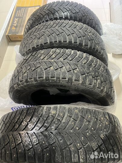 Michelin X-Ice North 4 215/65 R16