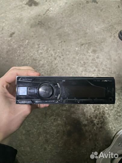 Магнитола Alpine UTE 80B
