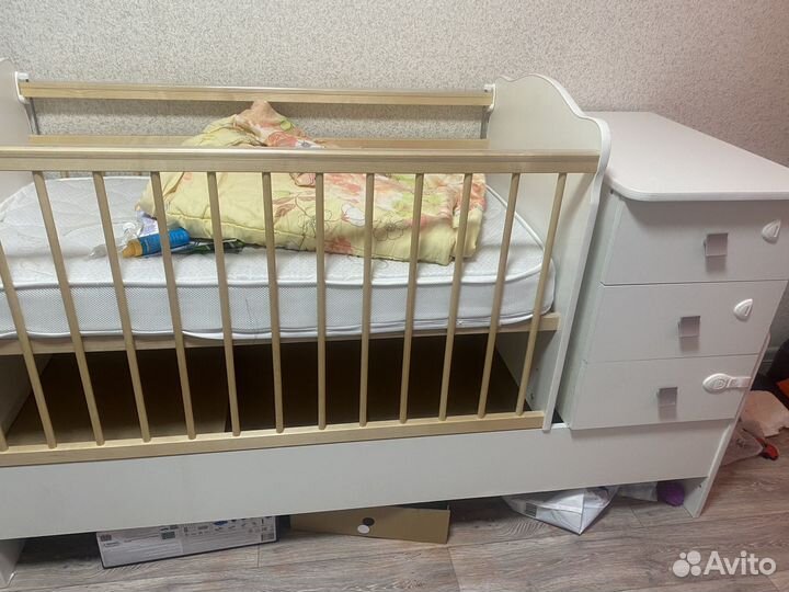Детская кроватка с маятником трансформер