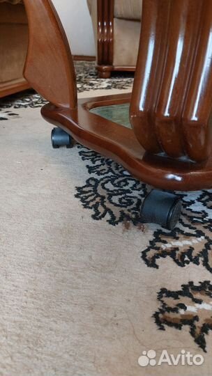 Мягкая мебель и журнальный столик, б/у