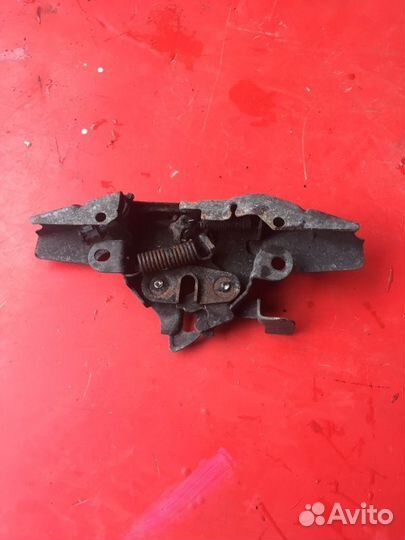 Замок капота Toyota Avensis T250