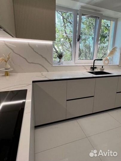 Кухня в стиле хай тек