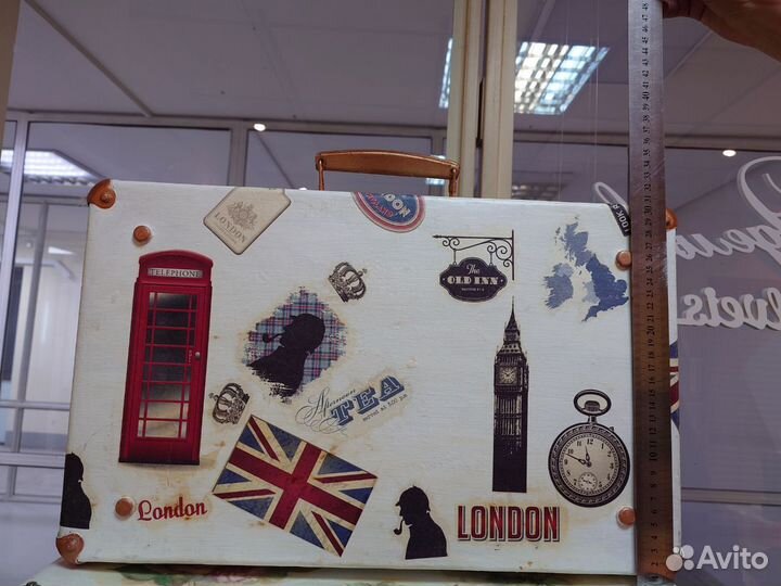 Чемоданы декоративные