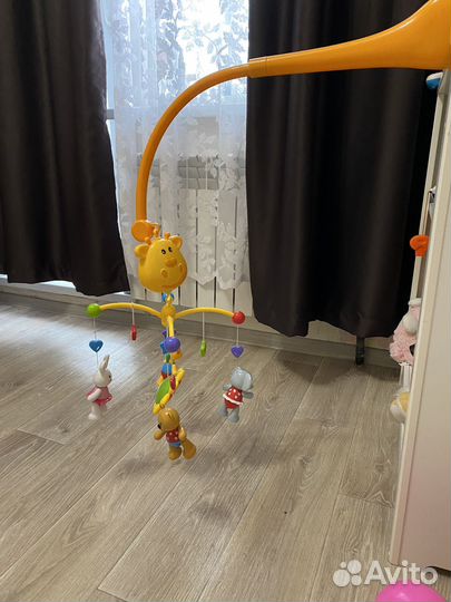 Музыкальный мобиль на кроватку