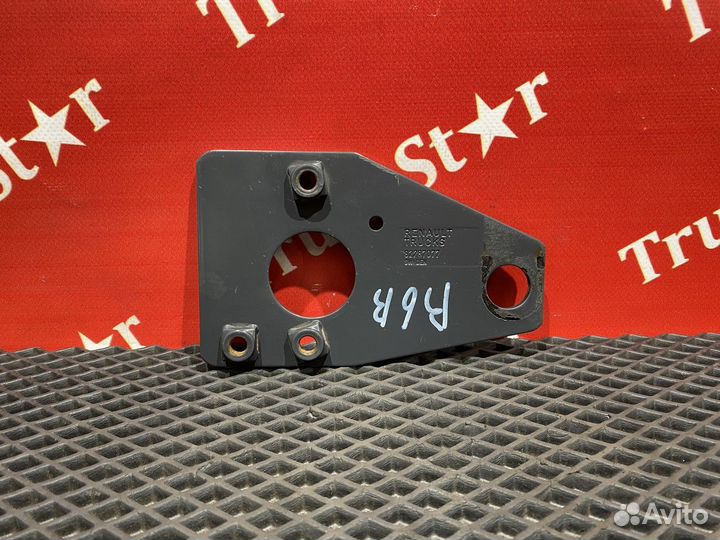 Кронштейн усилителя бампера правый Renault T