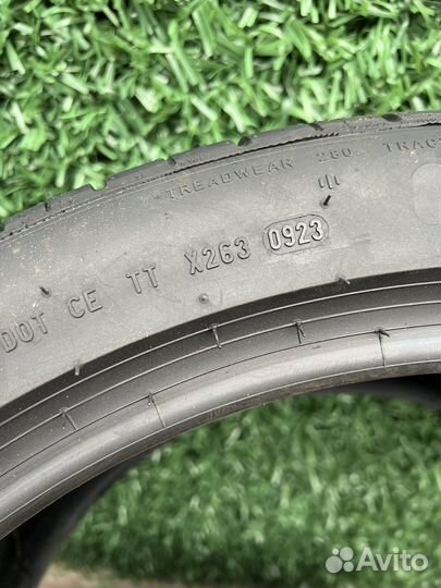 Pirelli P Zero PZ4 315/35 R22 и 275/40 R22 111Y