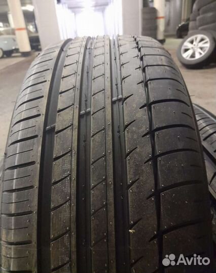 Triangle TH201 Sportex 235/45 R17