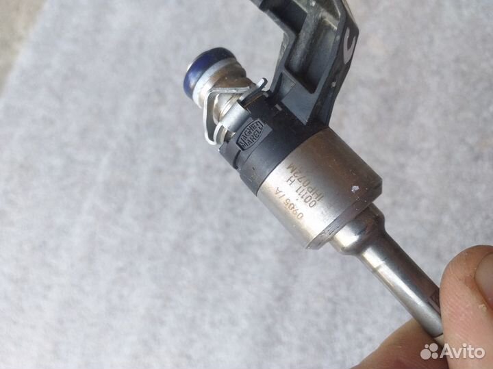 Форсунка топливная Volkswagen Tiguan caxa 1.4