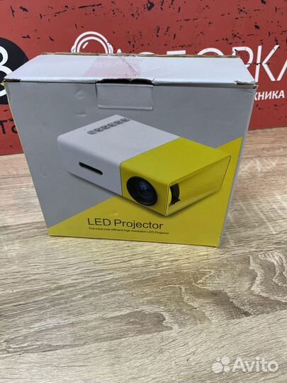 Мини проектор LED Projector новый