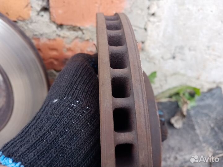 Передние тормозные диски toyota corolla 2008