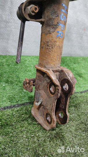 Стойка амортизатора передняя правая Honda CR-V 3