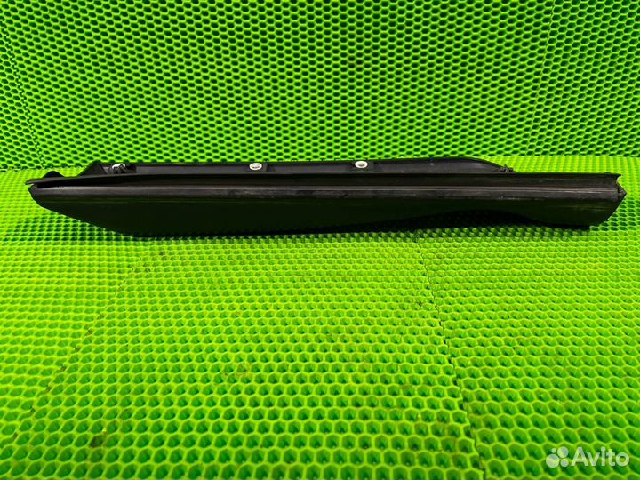 Молдинг двери задний правый Land Rover Range Rover