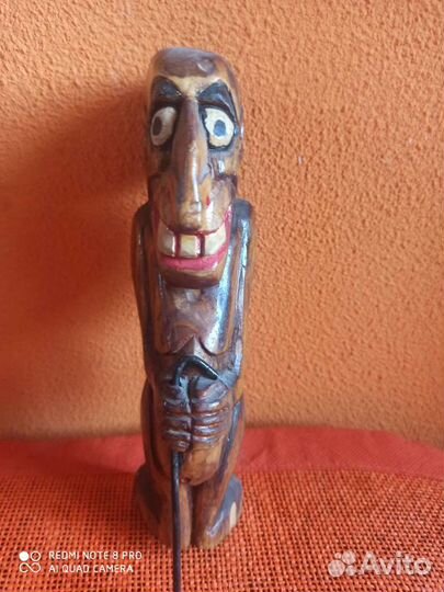 Статуэтка из дерева