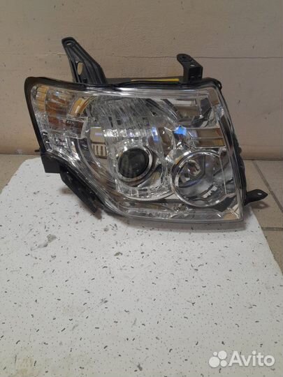 Фара правая Mitsubishi Pajero V97W 3.8 6G75 2008