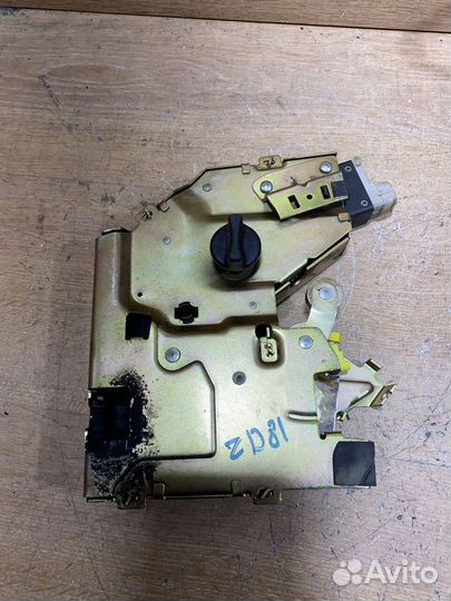 Замок сдвижной правой двери Transit Connect ZD81