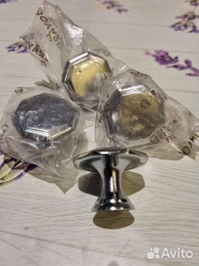 Мебельная ручка кнопка Boyard