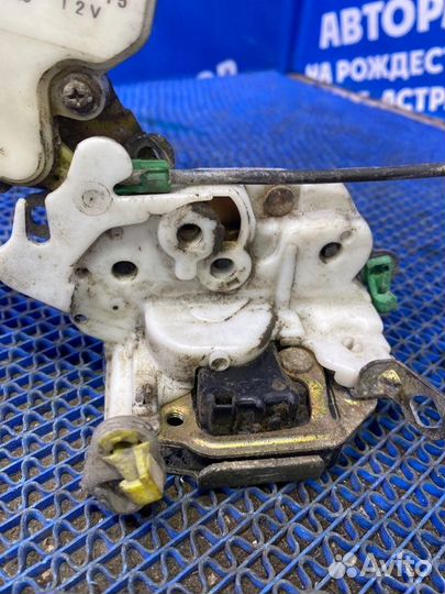 Передний левый замок двери Nissan Almera N15 седан