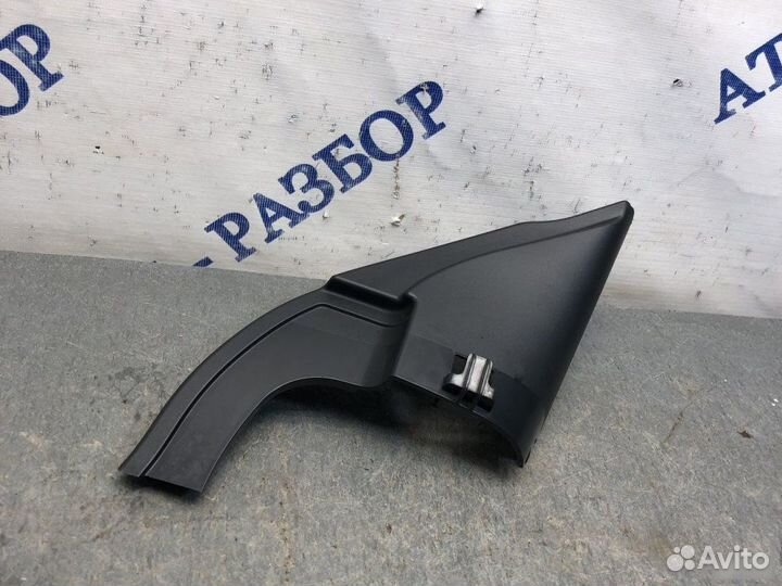 Уголок двери передний правый Nissan Almera G15