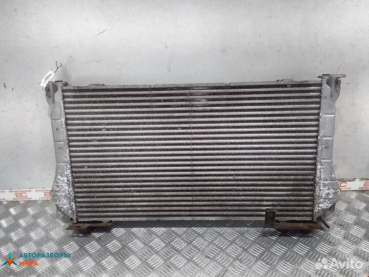 Интеркулер Toyota Auris 2007 179400R020