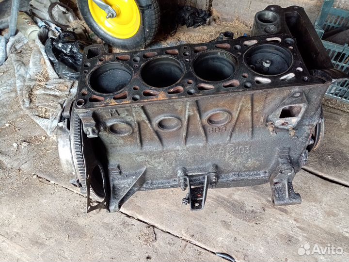 Двигатель 2103