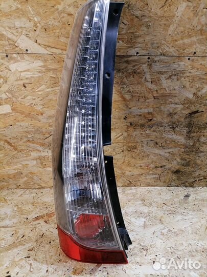 Фонарь левый Mitsubishi Grandis NA4W