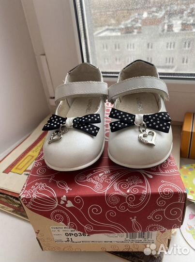Туфли для девочки новые