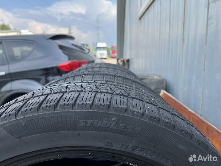 Bridgestone Blizzak VRX2 225/45 R18