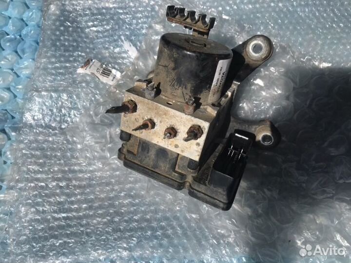 Блок abs Toyota Sequoia Platinum XK60 3urfe 2013