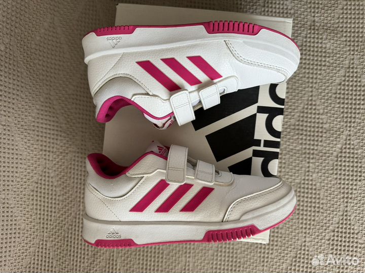 Кроссовки adidas для девочки, белые