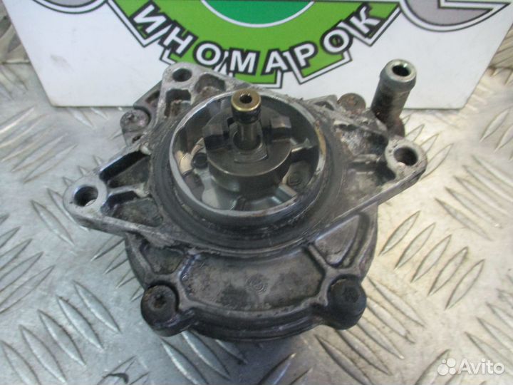 Насос вакуумный Audi A6 C5 2.5 AKN 150 л.с 2000г
