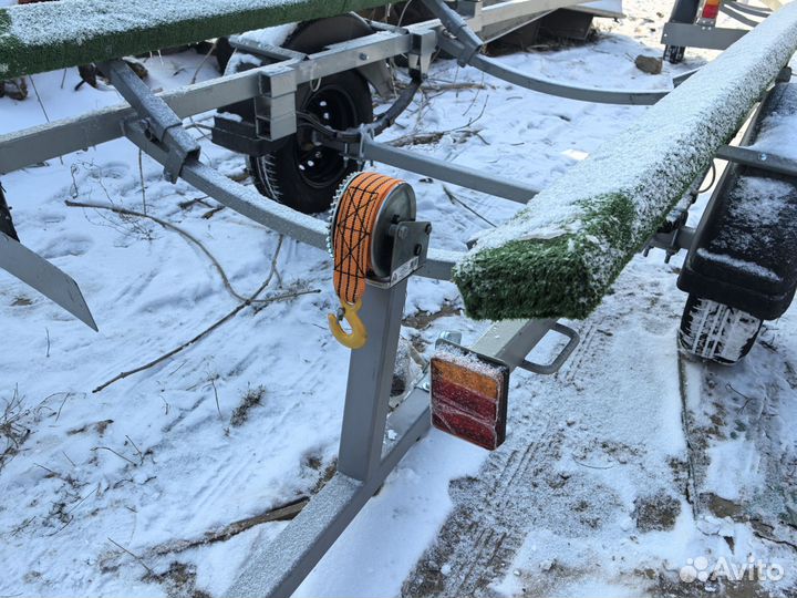 Самосвальный прицеп под лодку до 5м