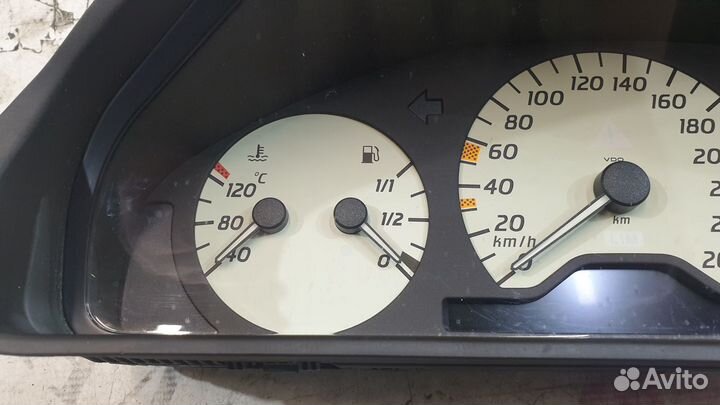 Приборная панель на на Mercedes W208 CLK