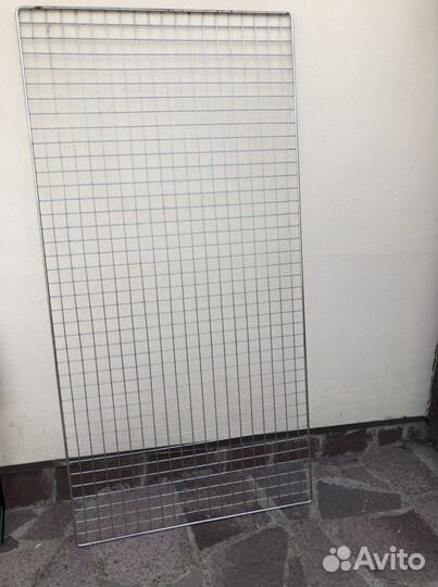 Сетка металлическая с корзинами крючками