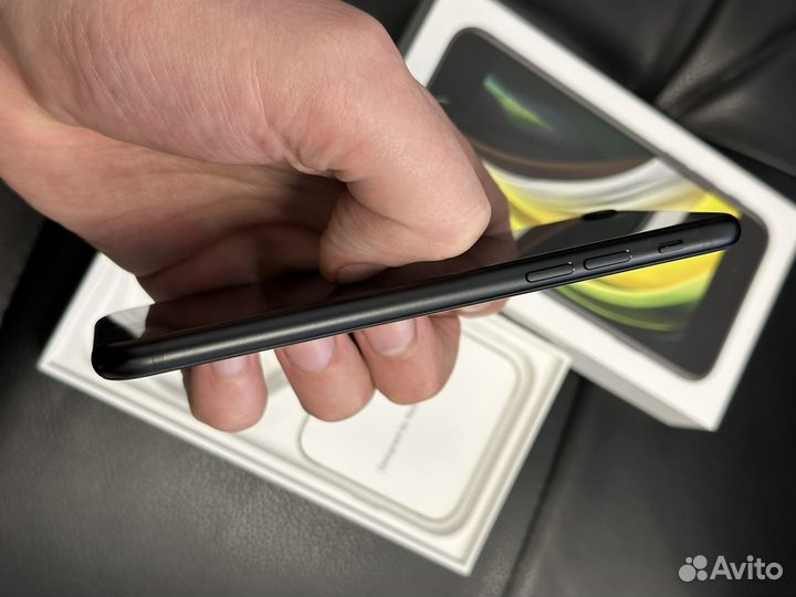 iPhone SE (2020), 64 ГБ